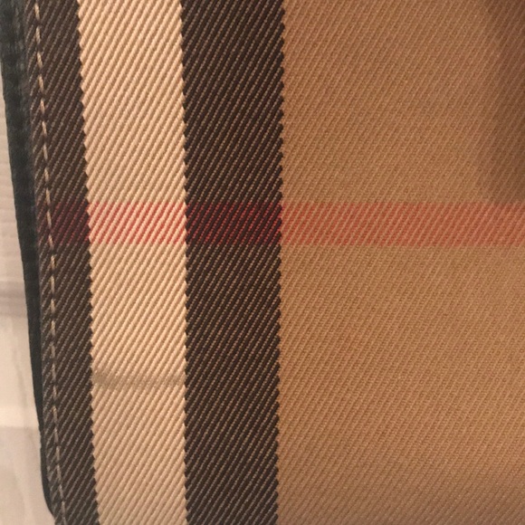 Burberry Crossbody in Giant House Check - Picture 3 of 8